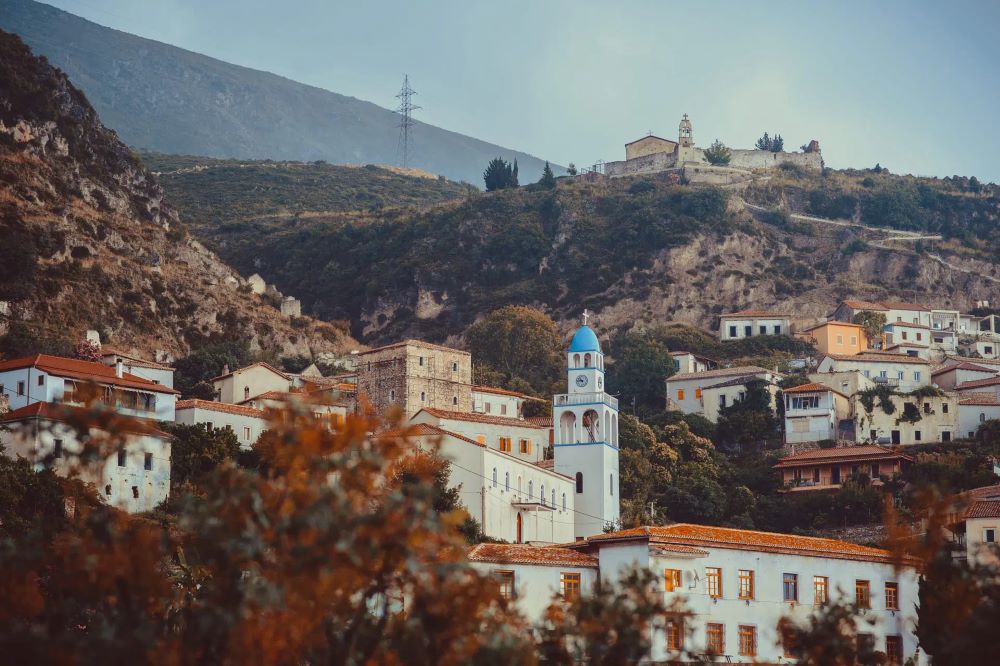 Referencat e ndërtesave për banim në fshat, ja në cilat zona çmimet do të barazohen me qytetin